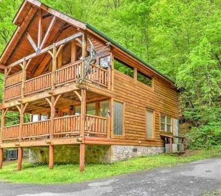 Smokey Max Cabin